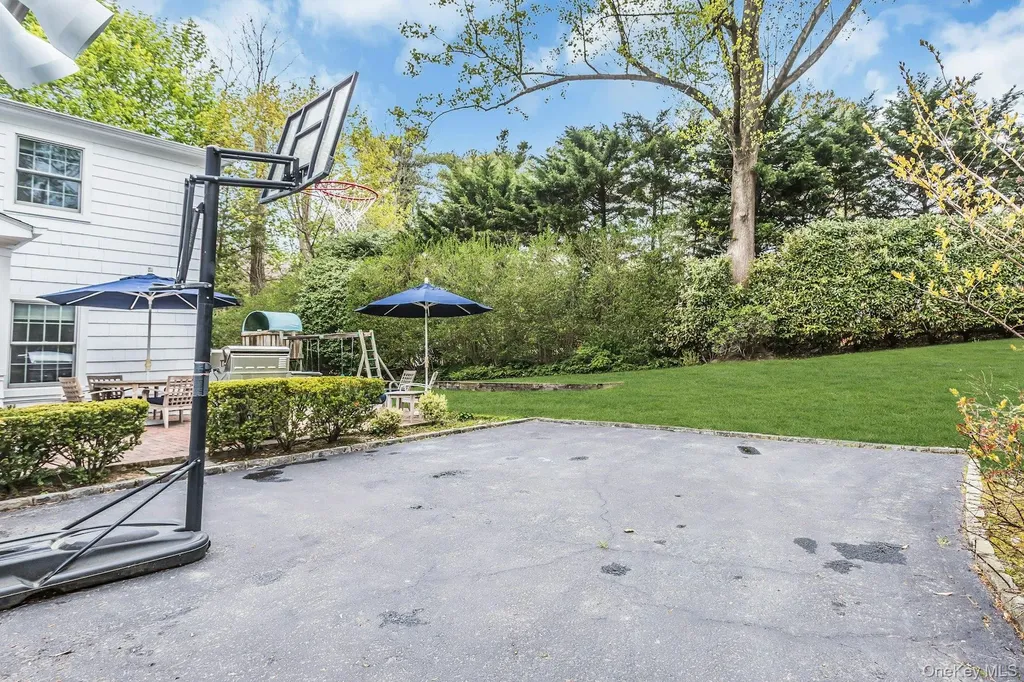 21 The Birches Roslyn Estates NY 11576