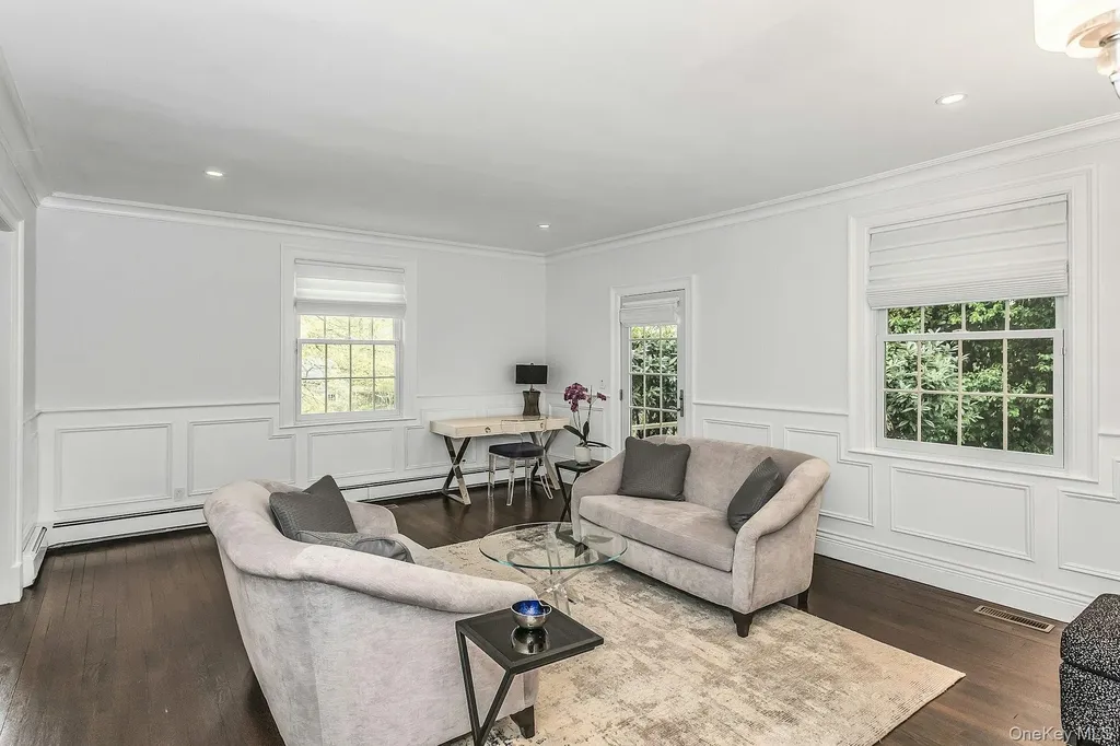 21 The Birches Roslyn Estates NY 11576