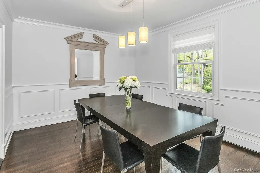 21 The Birches Roslyn Estates NY 11576