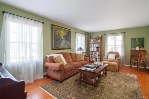 53 Mohican Park Avenue Dobbs Ferry NY 10522