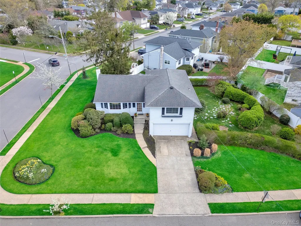 25 Lake Shore Boulevard Massapequa NY 11758