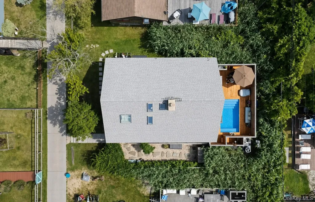 17 Bungalow Walk Ocean Beach NY 11770