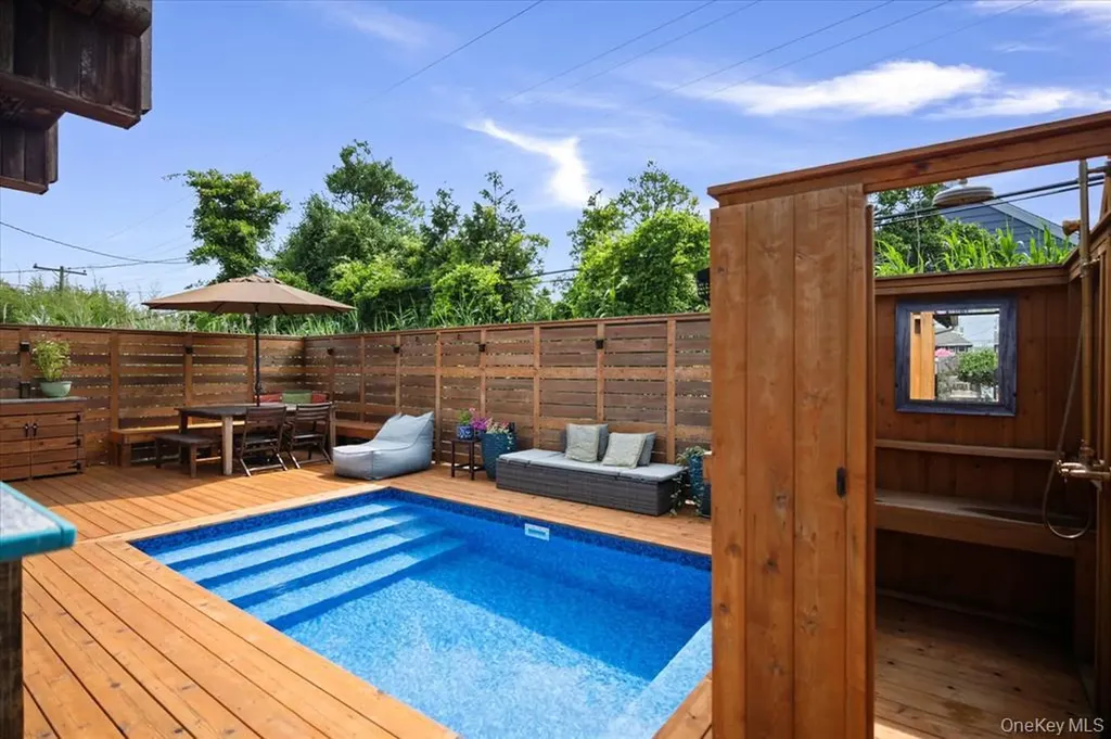 17 Bungalow Walk Ocean Beach NY 11770