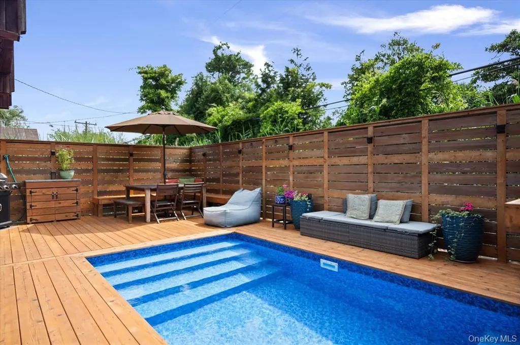 17 Bungalow Walk Ocean Beach NY 11770