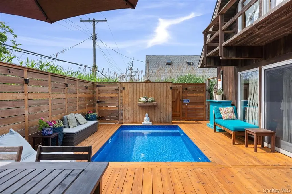 17 Bungalow Walk Ocean Beach NY 11770