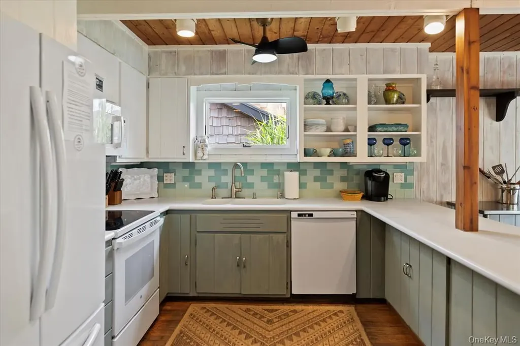 17 Bungalow Walk Ocean Beach NY 11770