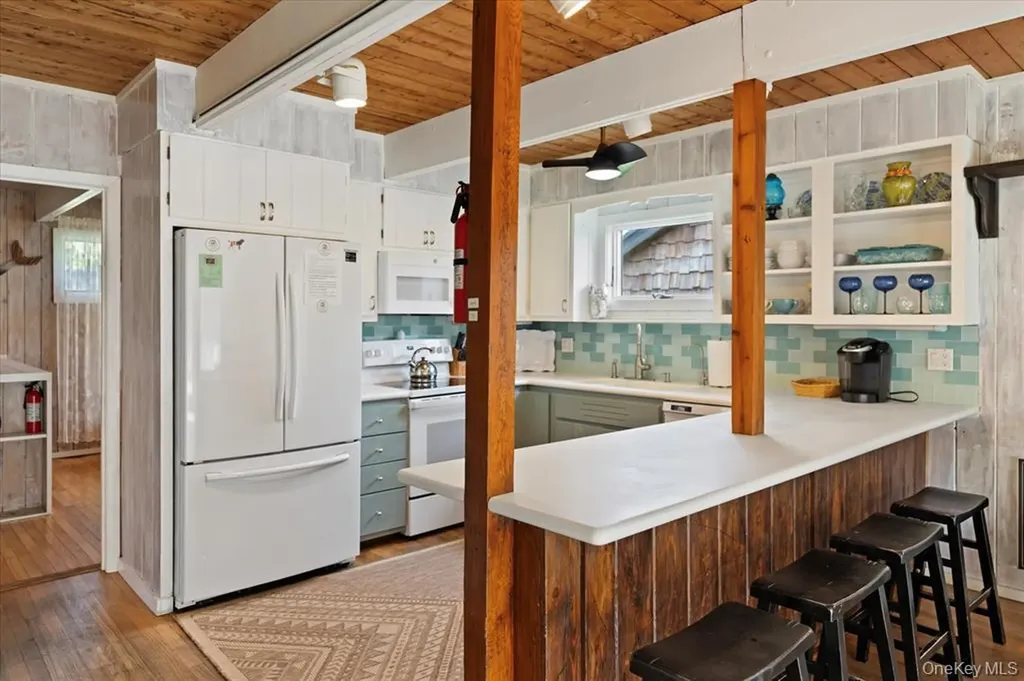 17 Bungalow Walk Ocean Beach NY 11770