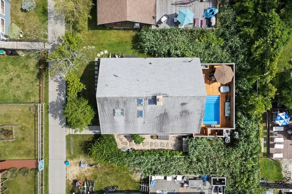 17 Bungalow Walk Ocean Beach NY 11770