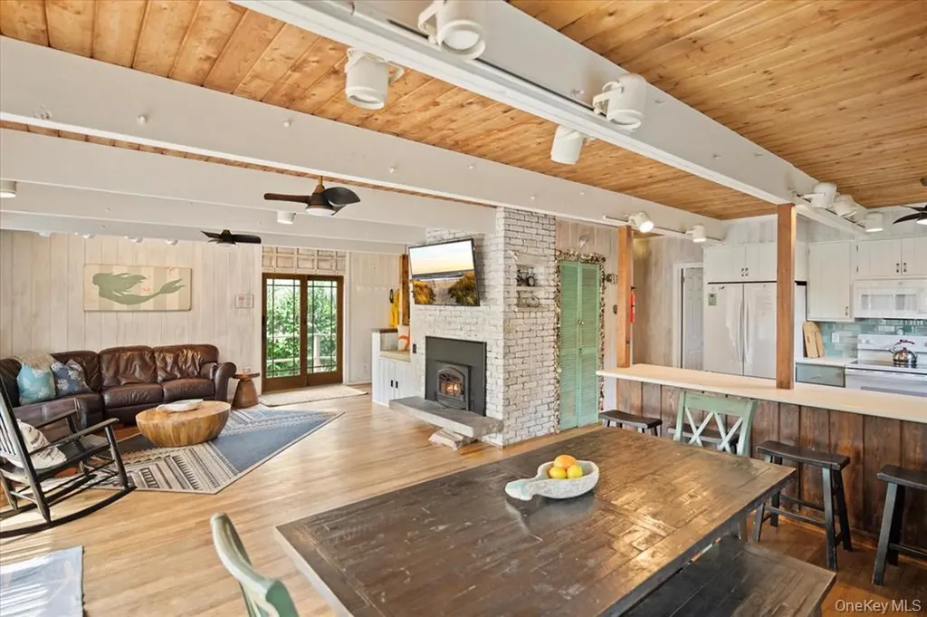 17 Bungalow Walk Ocean Beach NY 11770
