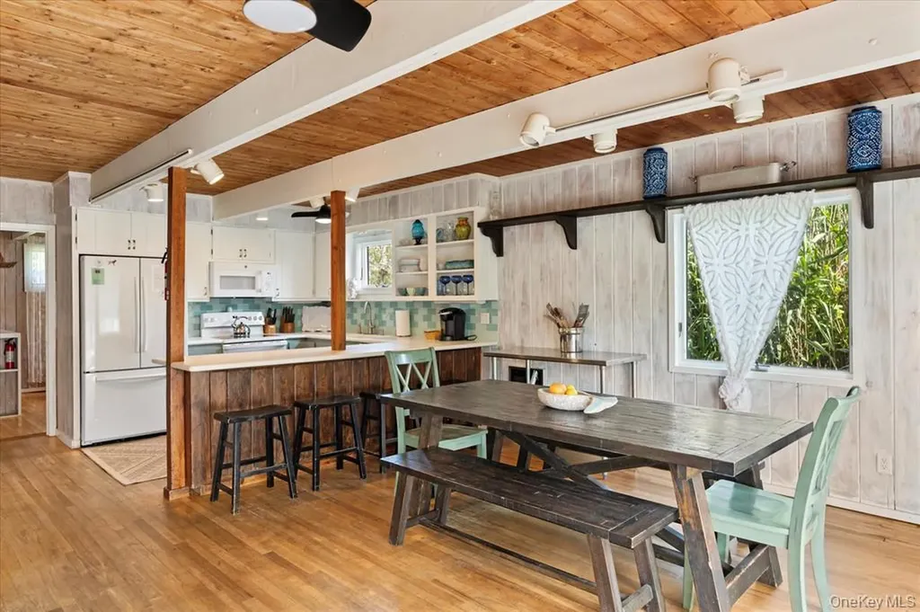 17 Bungalow Walk Ocean Beach NY 11770
