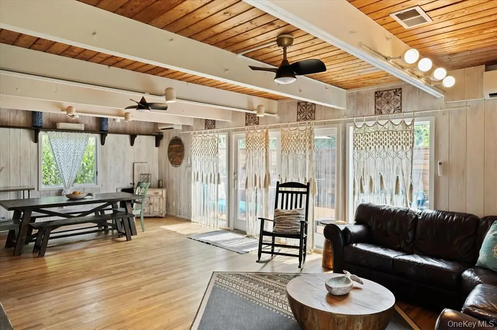 17 Bungalow Walk Ocean Beach NY 11770
