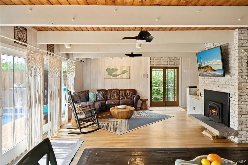 17 Bungalow Walk Ocean Beach NY 11770