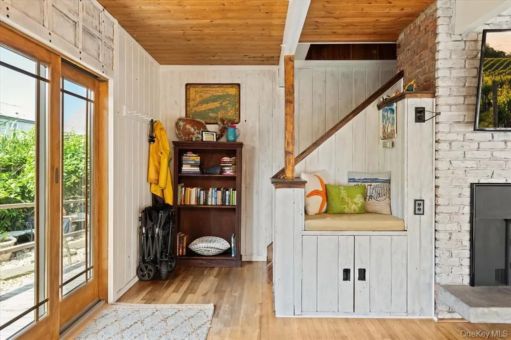 17 Bungalow Walk Ocean Beach NY 11770
