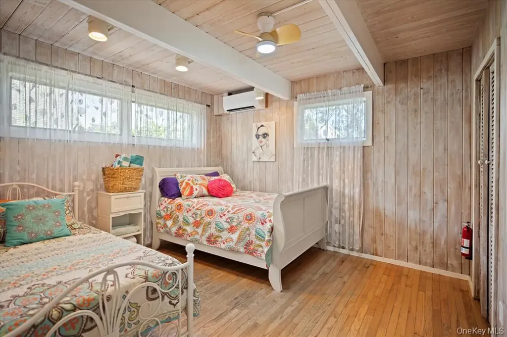 17 Bungalow Walk Ocean Beach NY 11770