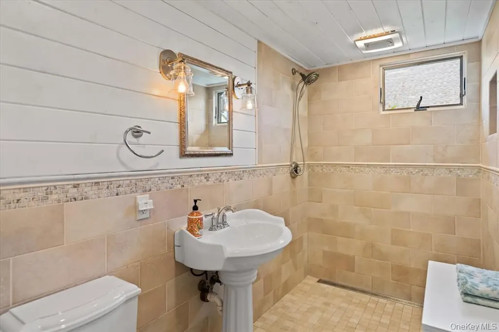 17 Bungalow Walk Ocean Beach NY 11770