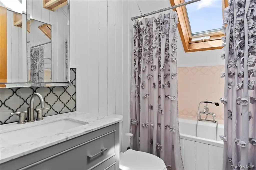 17 Bungalow Walk Ocean Beach NY 11770
