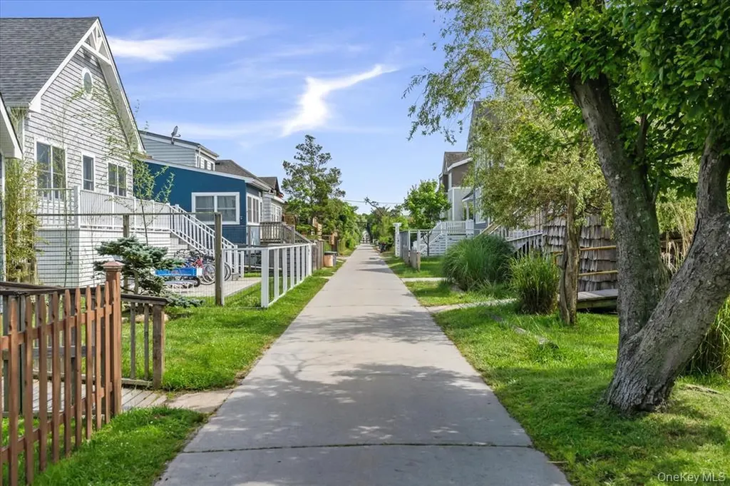 17 Bungalow Walk Ocean Beach NY 11770