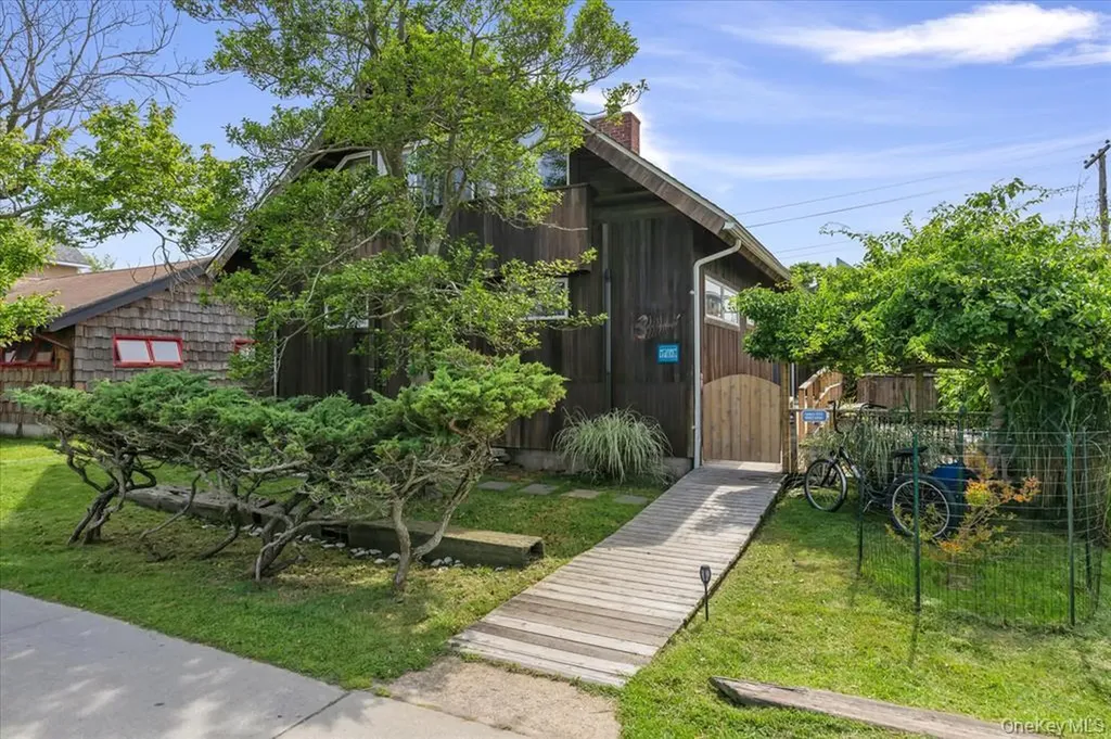 17 Bungalow Walk Ocean Beach NY 11770