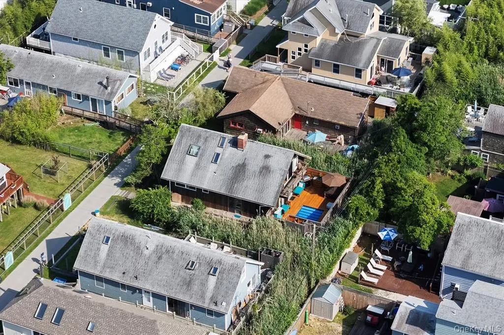 17 Bungalow Walk Ocean Beach NY 11770