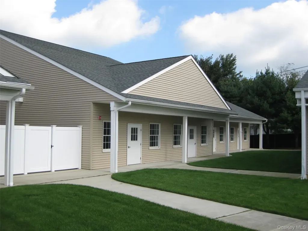 1116 Main Road Riverhead NY 11901