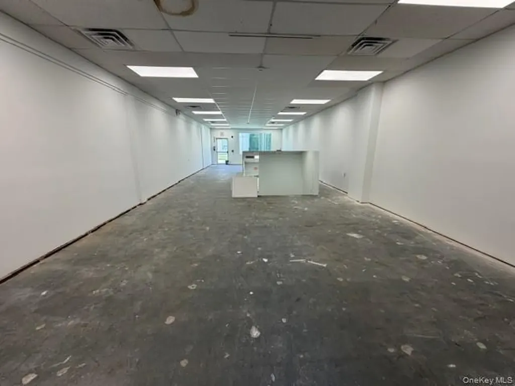1116 Main Road Riverhead NY 11901
