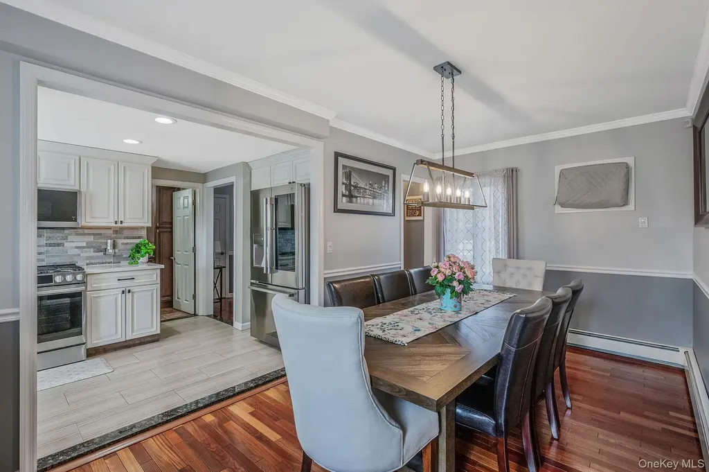 2 Sutton Place Massapequa NY 11758