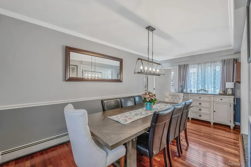 2 Sutton Place Massapequa NY 11758