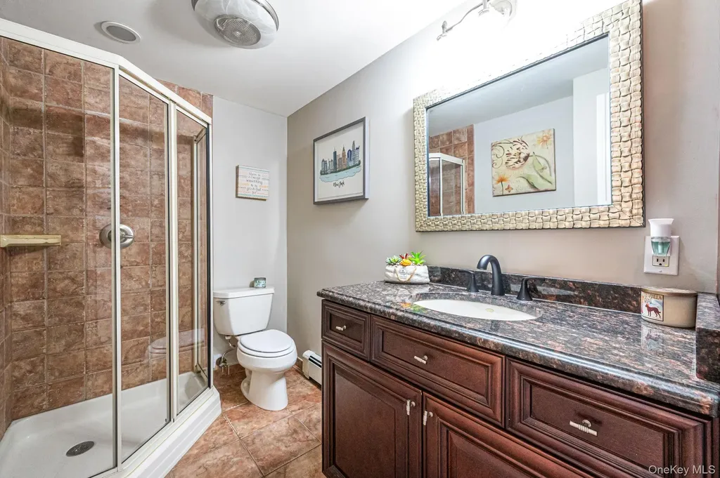 2 Sutton Place Massapequa NY 11758