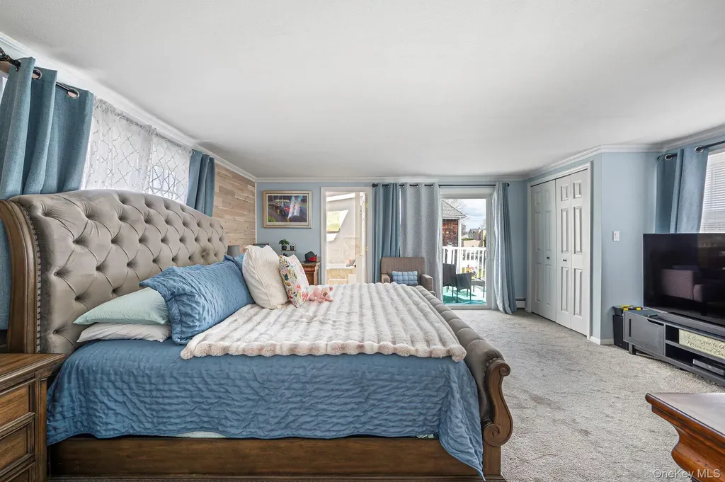 2 Sutton Place Massapequa NY 11758