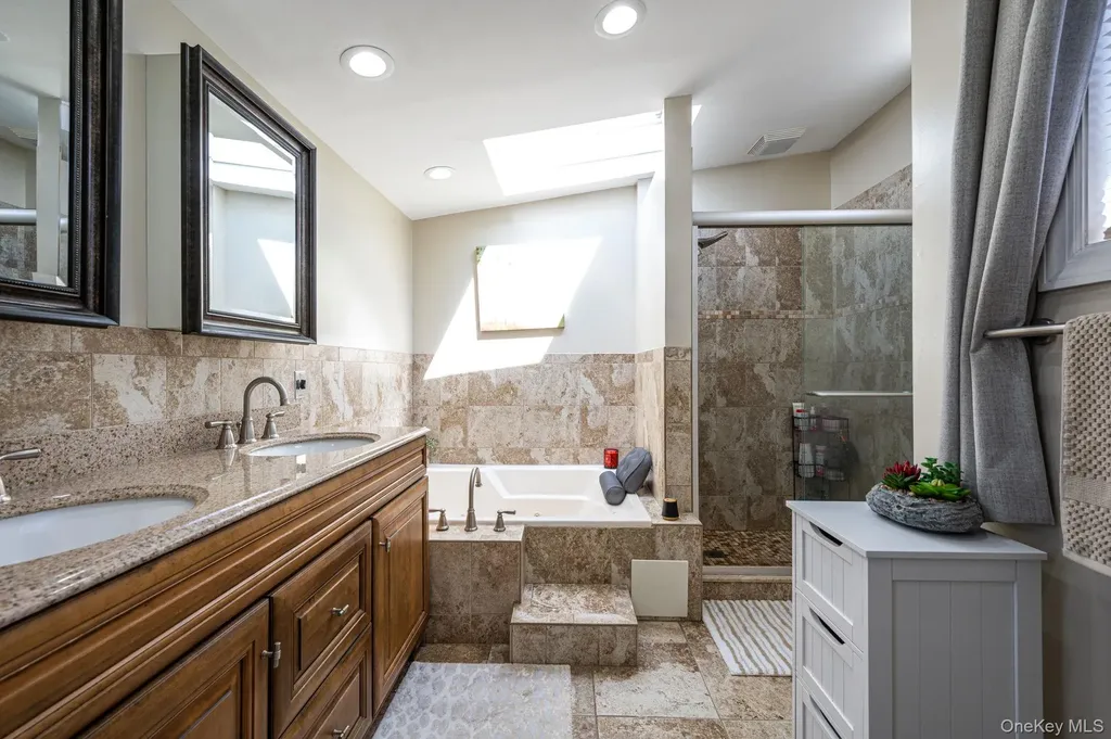2 Sutton Place Massapequa NY 11758