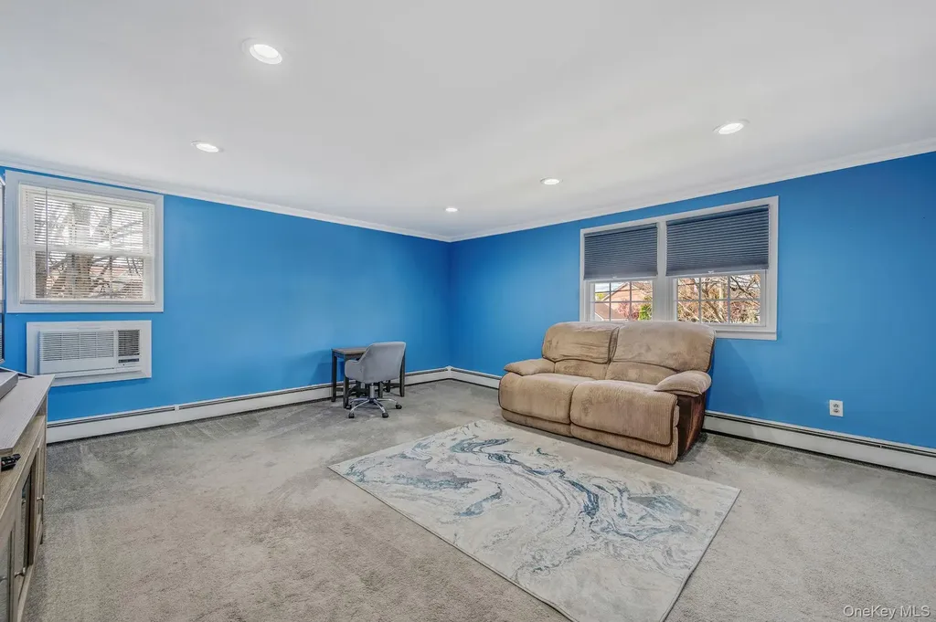 2 Sutton Place Massapequa NY 11758
