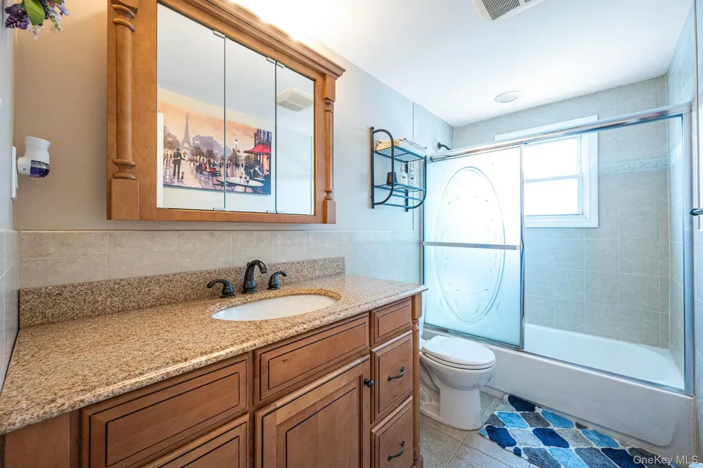 2 Sutton Place Massapequa NY 11758