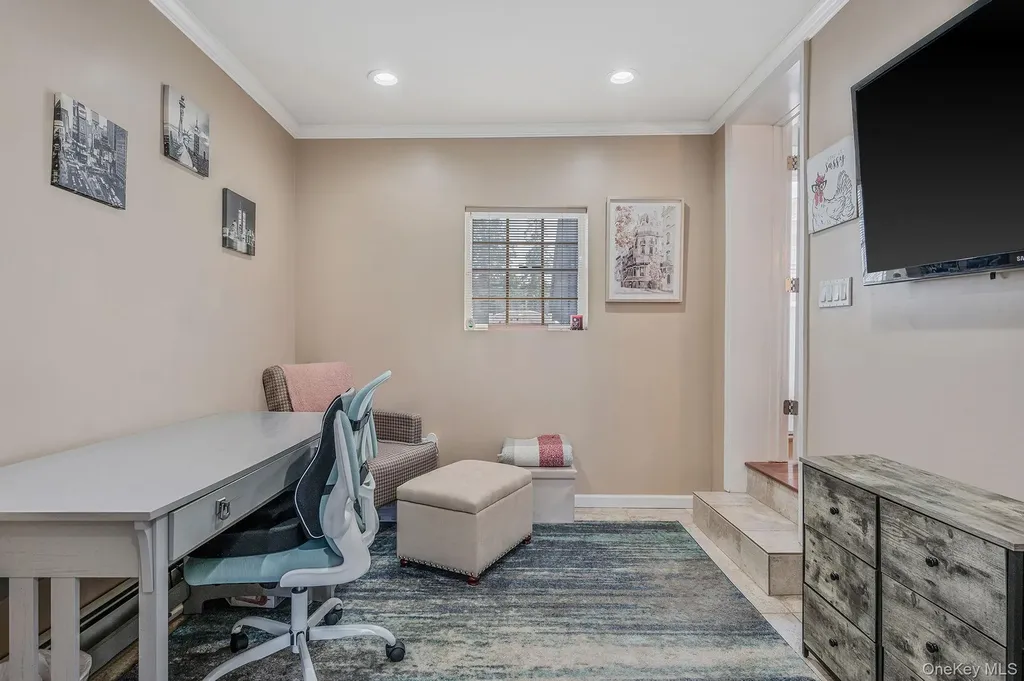 2 Sutton Place Massapequa NY 11758