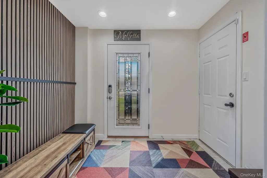 2 Sutton Place Massapequa NY 11758