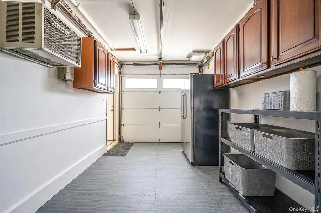 2 Sutton Place Massapequa NY 11758