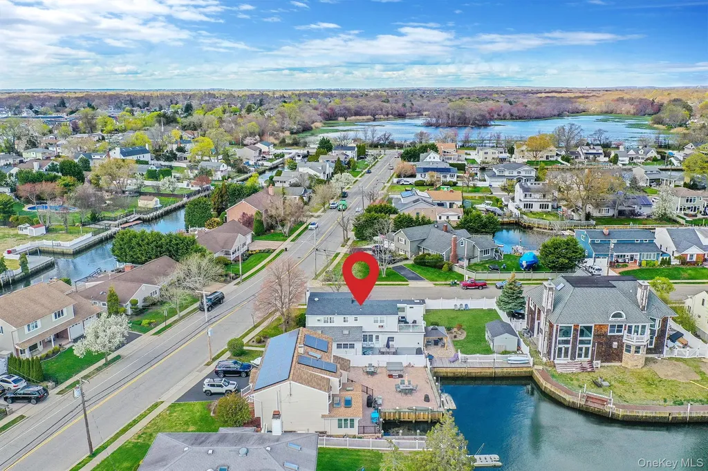 2 Sutton Place Massapequa NY 11758
