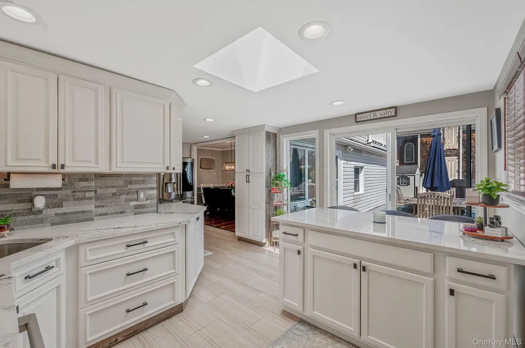 2 Sutton Place Massapequa NY 11758