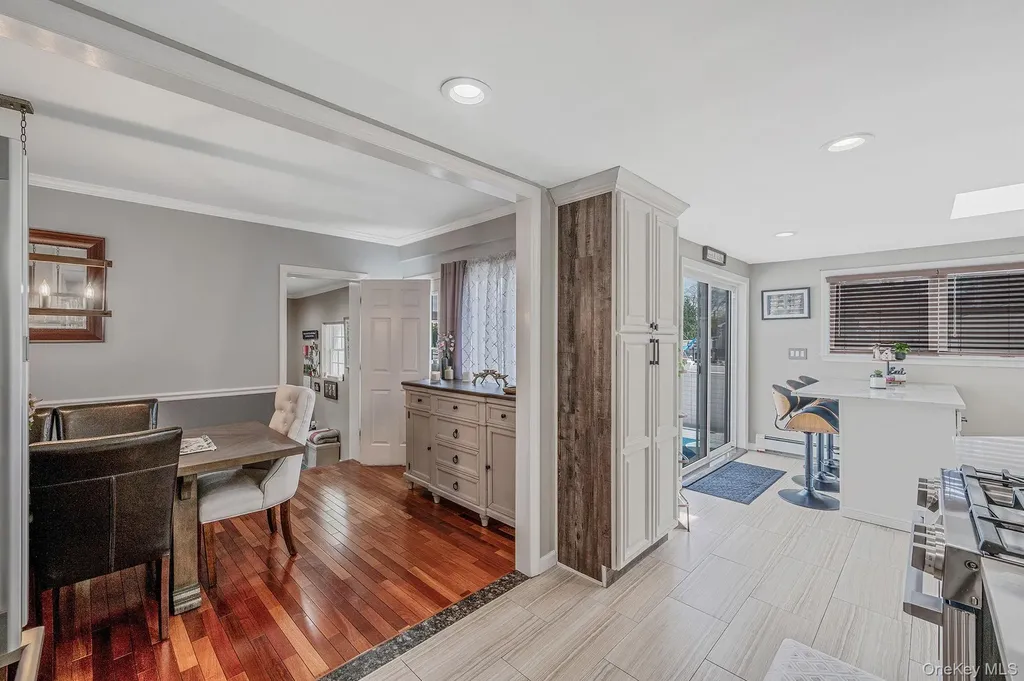 2 Sutton Place Massapequa NY 11758