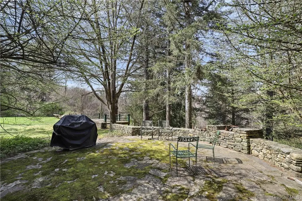 165 Old Post Road Bedford NY 10549
