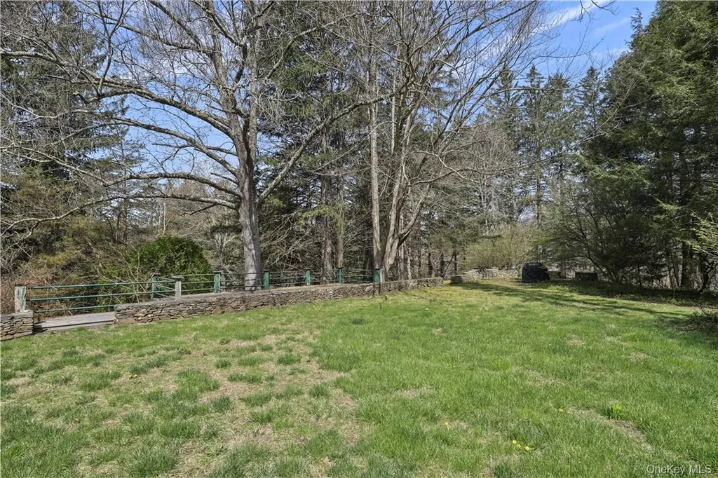 165 Old Post Road Bedford NY 10549
