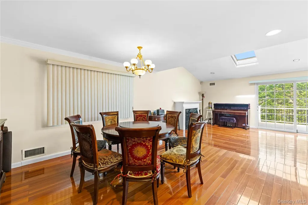 335 Cresthaven Lane Whitestone NY 11357