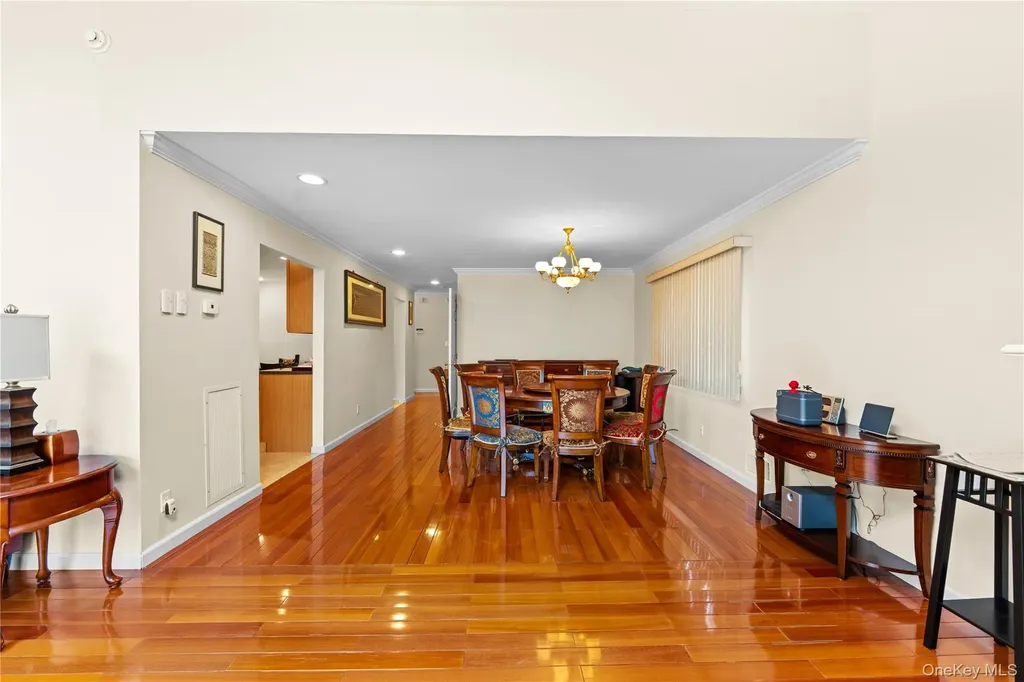 335 Cresthaven Lane Whitestone NY 11357