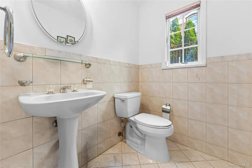 335 Cresthaven Lane Whitestone NY 11357