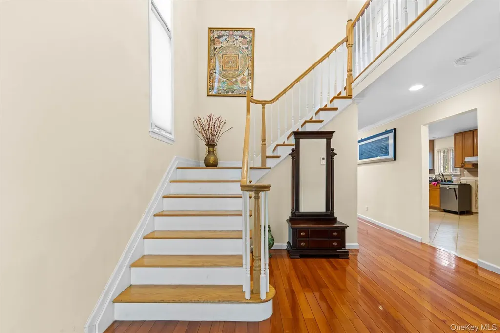 335 Cresthaven Lane Whitestone NY 11357