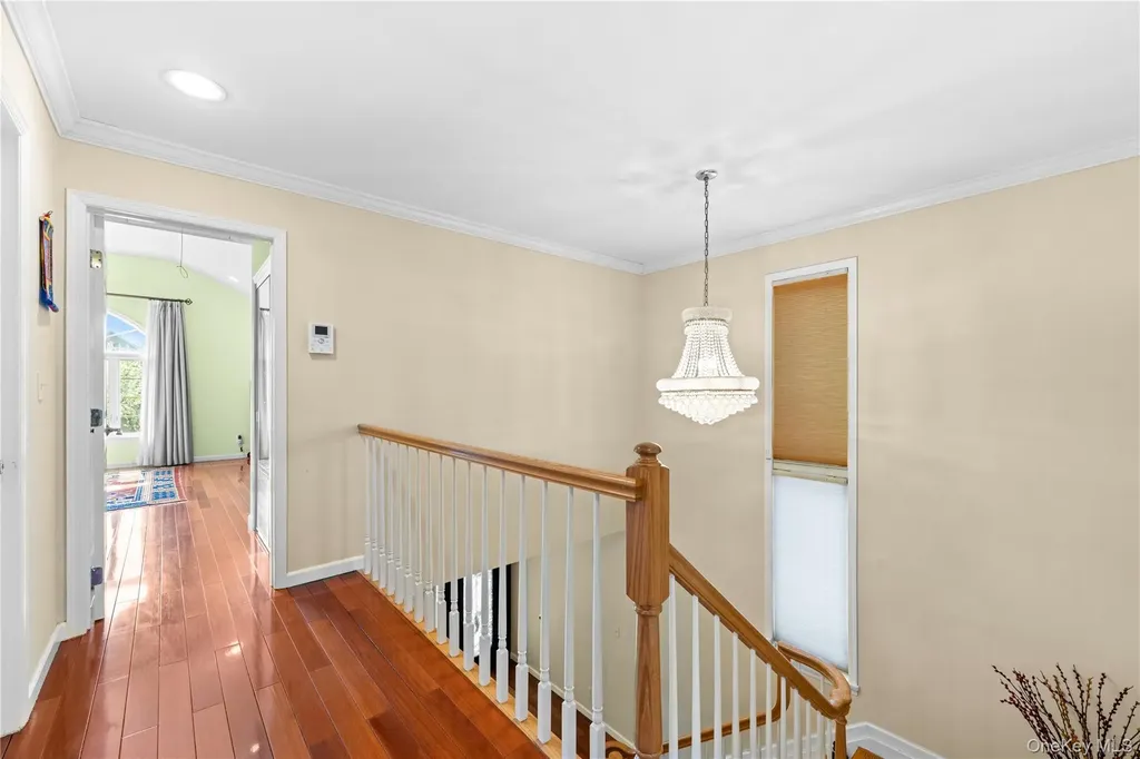 335 Cresthaven Lane Whitestone NY 11357