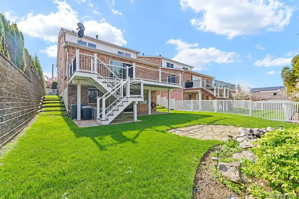 335 Cresthaven Lane Whitestone NY 11357
