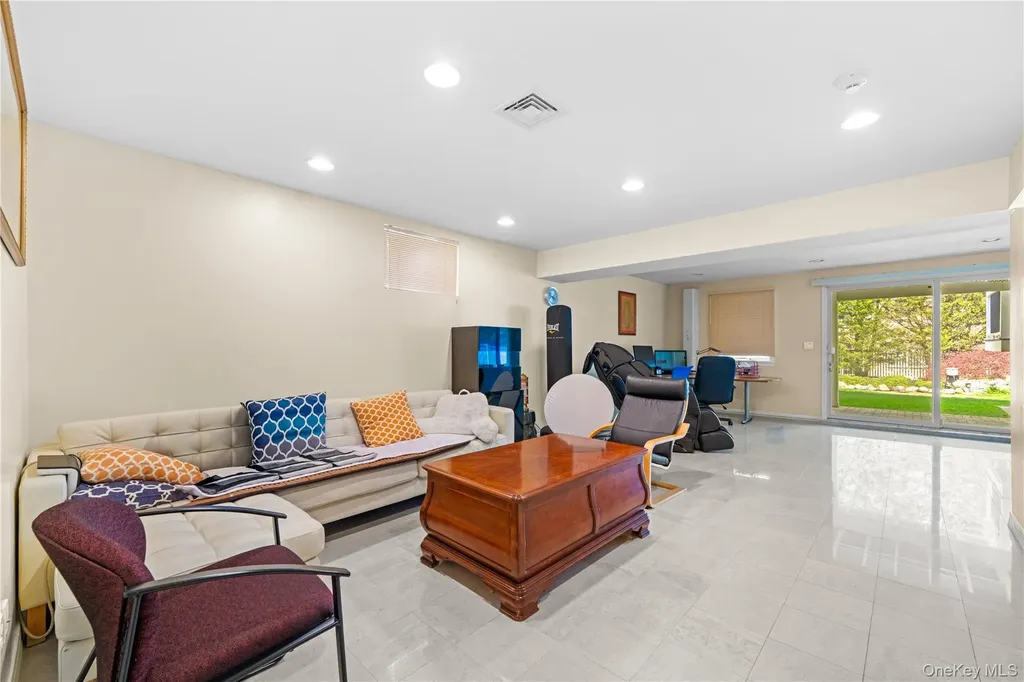 335 Cresthaven Lane Whitestone NY 11357