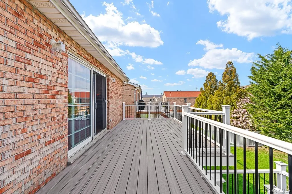 335 Cresthaven Lane Whitestone NY 11357