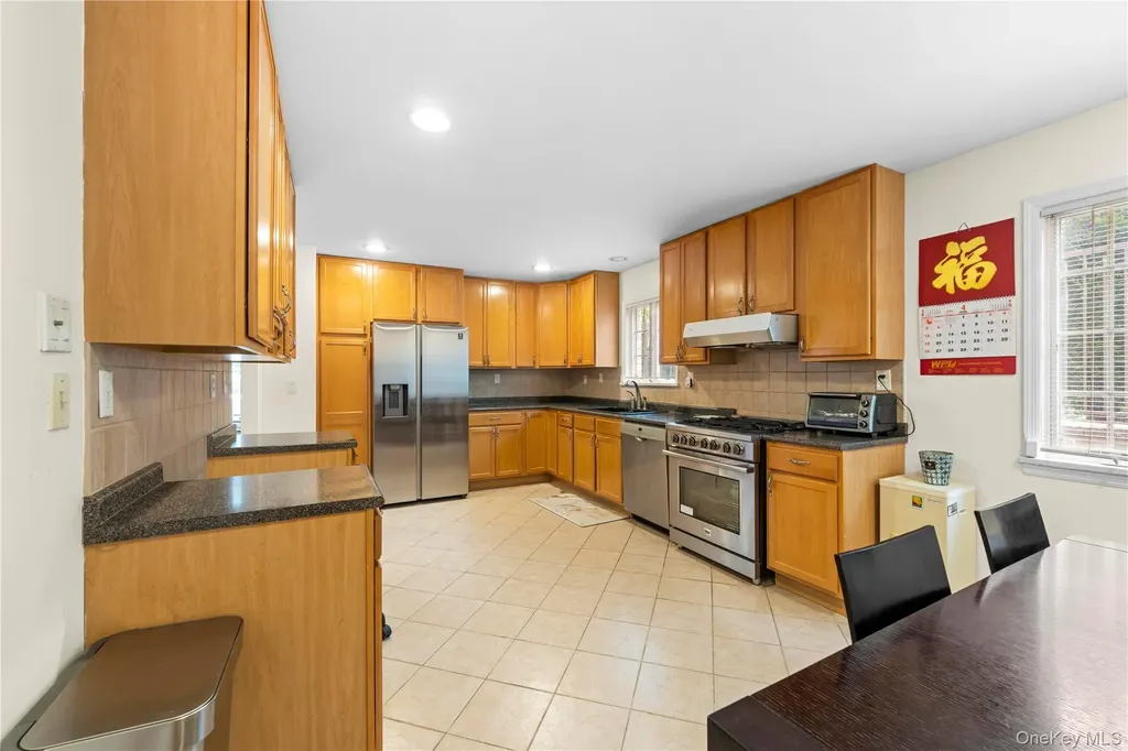 335 Cresthaven Lane Whitestone NY 11357