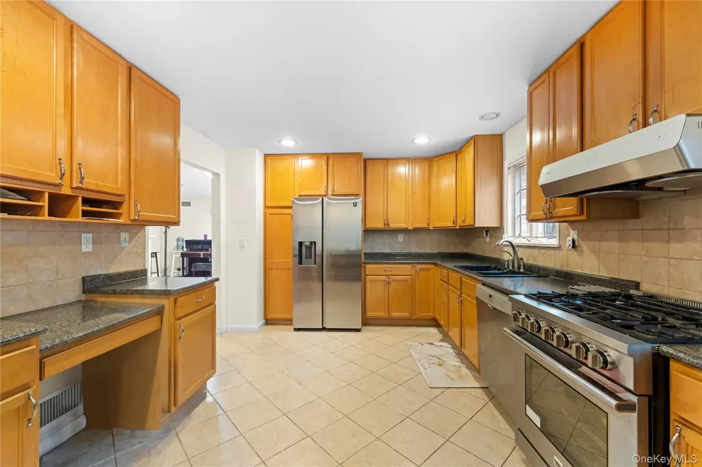 335 Cresthaven Lane Whitestone NY 11357